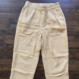 Madewell Crinkled Lightspun straight/crop pant, Size small, yellow